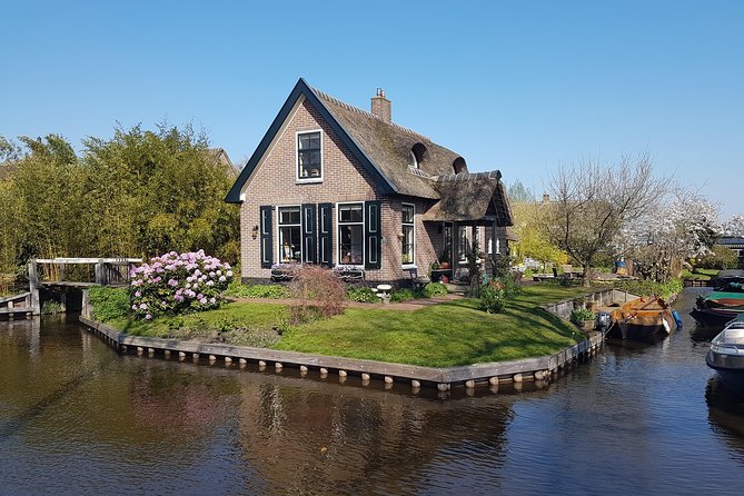 Giethoorn Small-Group Tour from Amsterdam (Max. 8 People) - A Fairytale Canal Town, Timed to Beat the Crowd