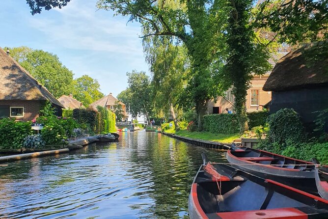 Giethoorn Small-Group Tour from Amsterdam (Max. 8 People) - Walking Giethoorn Village: Your 90 Minutes of Freedom