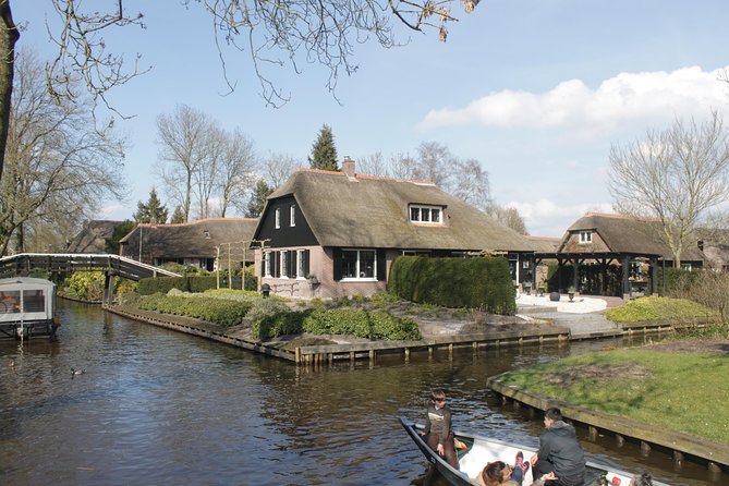 Giethoorn, Zaandam & Zaanse Schans Day Tour w/ Small Boat Ride - Giethoorn by small electric boat: canal views and driving the route