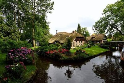 Giethoorn, Zaandam & Zaanse Schans Day Tour w/ Small Boat Ride - The in-between drive: IJsselmeer, Afsluitdijk, and Ketelbrug