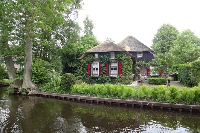 Giethoorn, Zaandam & Zaanse Schans Day Tour w/ Small Boat Ride - Who should book this day trip (and who should skip it)