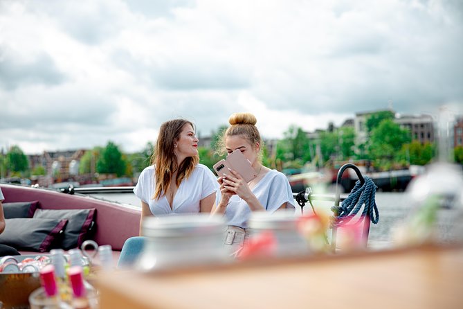 Guided Amsterdam Canal Cruise – Snacks & Drinks on board(1 Hour) - Hidden green calm: a 17th-century plant paradise from the water
