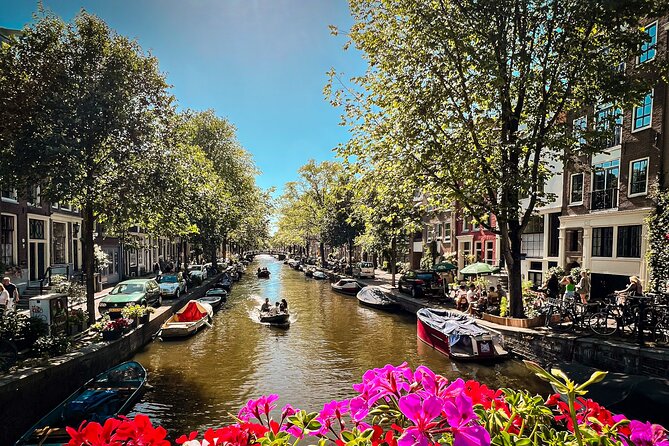Humans of Amsterdam: Cultural Walking Tour incl. meeting 2 locals - UNESCO Canal Belt viewpoints: 60 minutes of real waterways