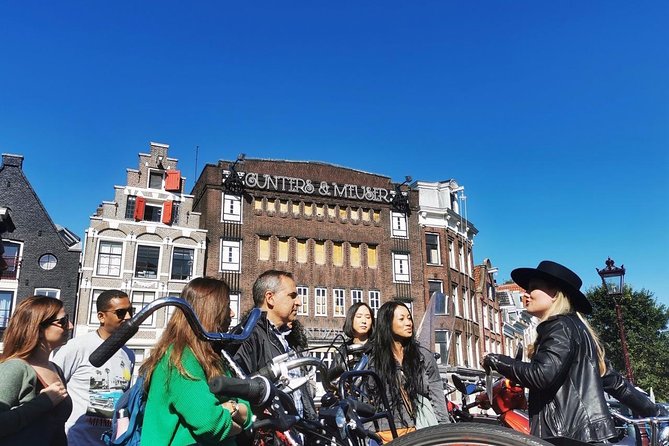 Humans of Amsterdam: Cultural Walking Tour incl. meeting 2 locals - Cafe Papeneiland and gezelligheid: apple pie as a viewpoint