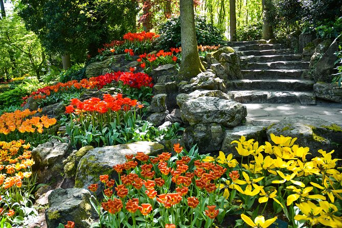 Keukenhof Gardens & Tulip Experience Tour from Amsterdam - Keukenhof Gardens: 32 Hectares, 15 Kilometers of Paths, and the Weather Factor