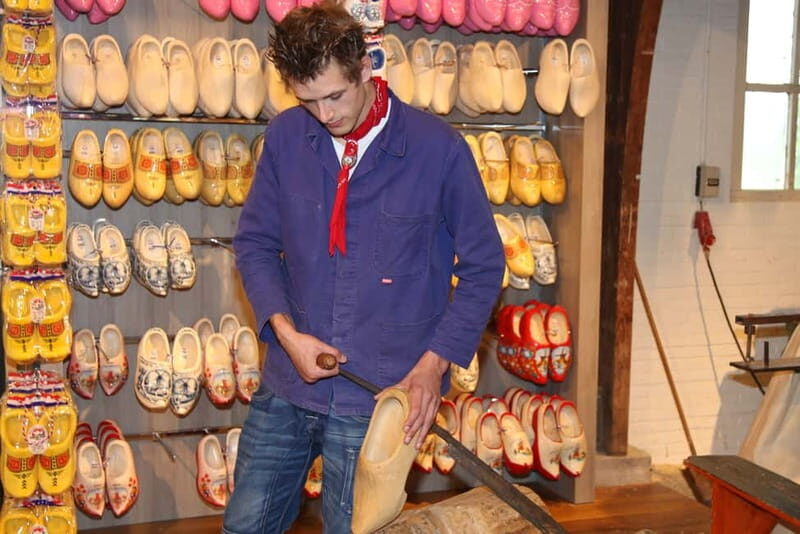 Marken, Volendam, and Edam Full-Day Tour from Amsterdam - The cheese factor: how the tour turns food into context