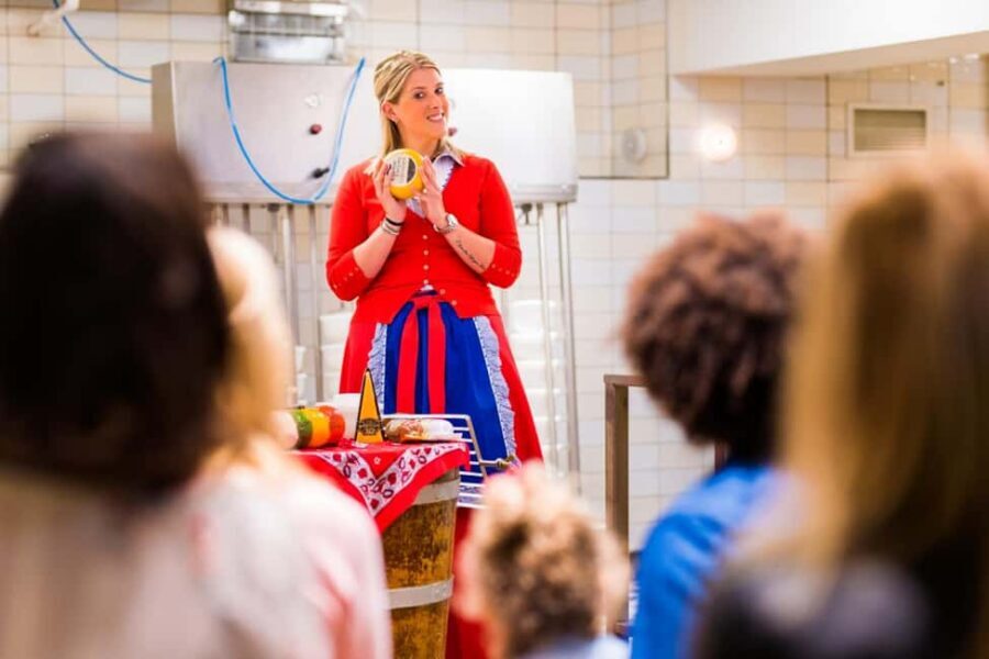 Marken, Volendam, and Edam Full-Day Tour from Amsterdam - Coach travel: the part you should treat as the glue