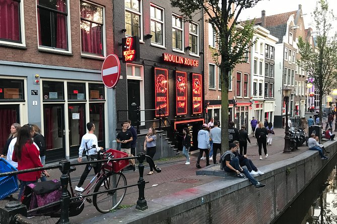 Private Amsterdam Red Light District and Coffee Shop Tour - Timing, Pace, and Meeting Near Damrak