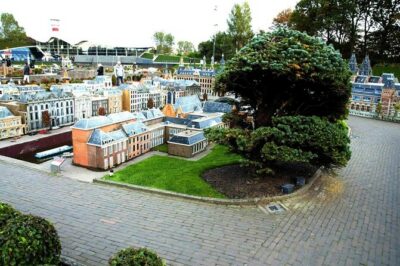 Rotterdam, Delft, The Hague Day Tour Incl. Madurodam/Royal Delft - Rotterdam First: Markthal, Old Harbour, Cube Houses, and Erasmus Bridge
