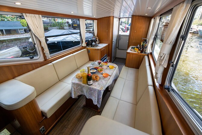 Small Group Boutique All-Inclusive Tour (max 12 p) With Captain - Why a Max-12 Canal Tour Changes Everything
