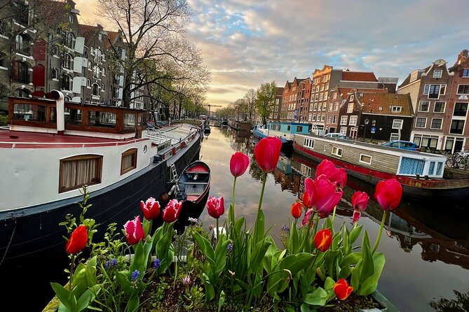 Small Group Walking Tour in Amsterdam with Friendly and Fun Guide - Iconic canals and the 17th century: the part you’ll remember