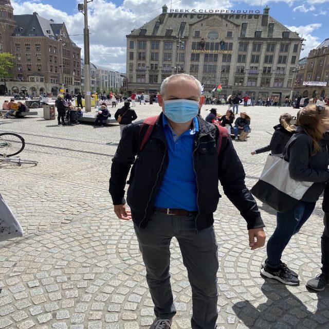 Sprechen Sie Gras? German Tour of Amsterdam's Coffeeshops - Dam Square Photo Stop and the Royal Palace Pass: Context Before the Coffeeshops
