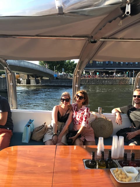 Visit Amsterdam by Boat with a French Guide (french) - Why the extra time (1h30 vs regular tours) changes the experience