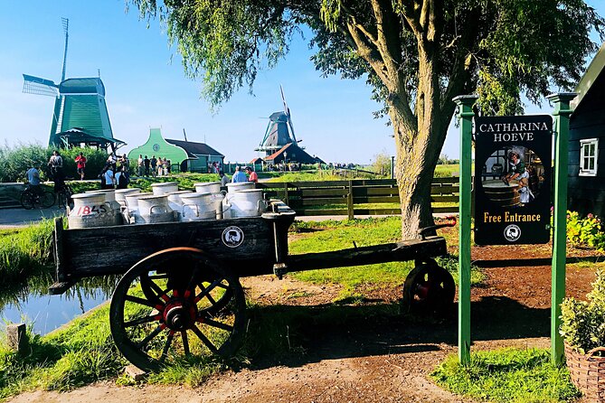Zaanse Schans and Giethoorn Small-Group Tour with Hotel Pick-Up - Giethoorn: The Green Little Venice and the Boat Cruise